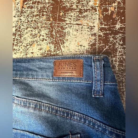 Sz 18 Jones New York Madison Slim skinny - medium wash jeans. Excellent shape! - Picture 4 of 5